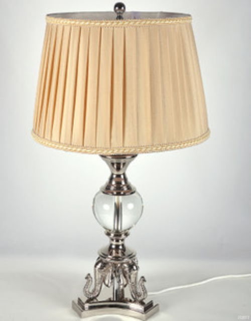 流光溢彩 玻璃材質(zhì)臺燈的藝術(shù)與實用